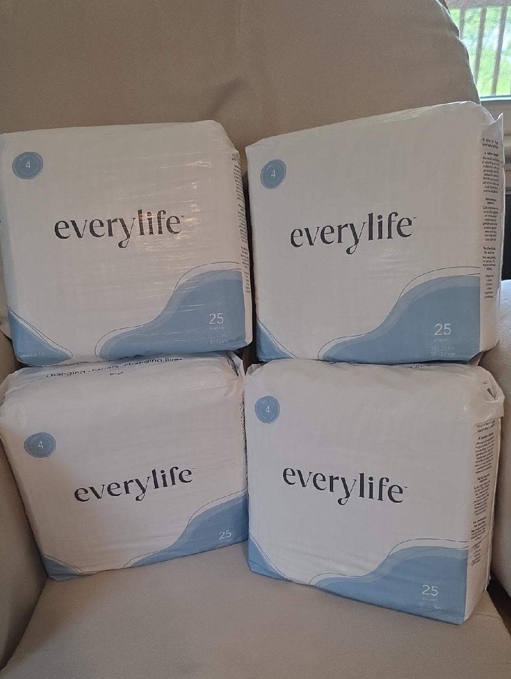 100 Everylife Diapers-- 4 Packs Of 25!